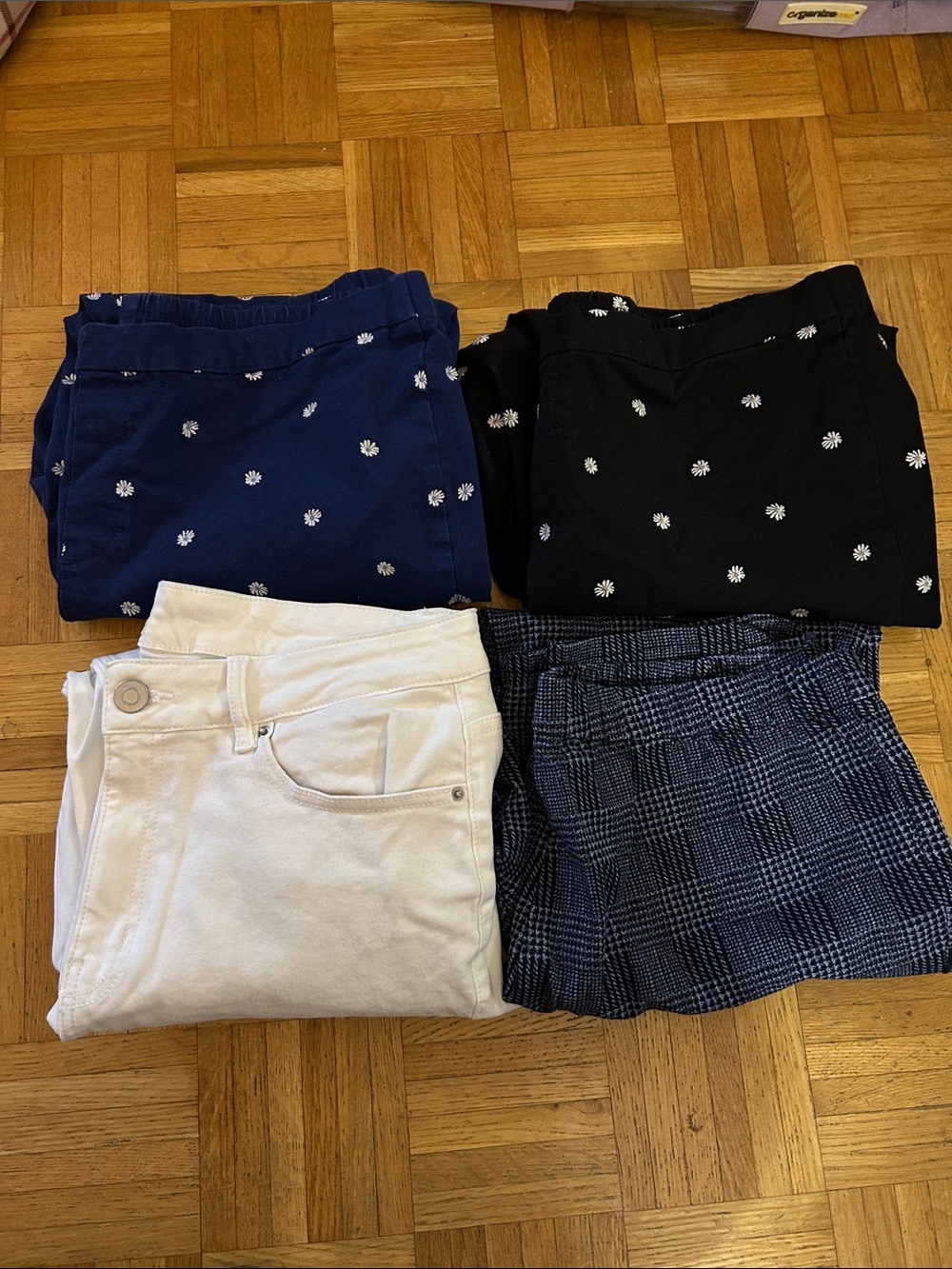 Bundle Size 16 D/C White Distressed Cropped Jeans Isaac Mizrahi capri